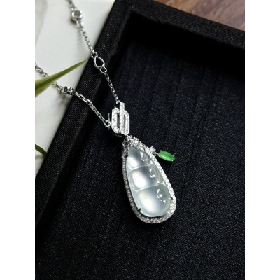 【翡翠吊坠】18k金镶福豆吊坠，玻璃种，刚性强，冰亮大方，锁骨链设计带链子