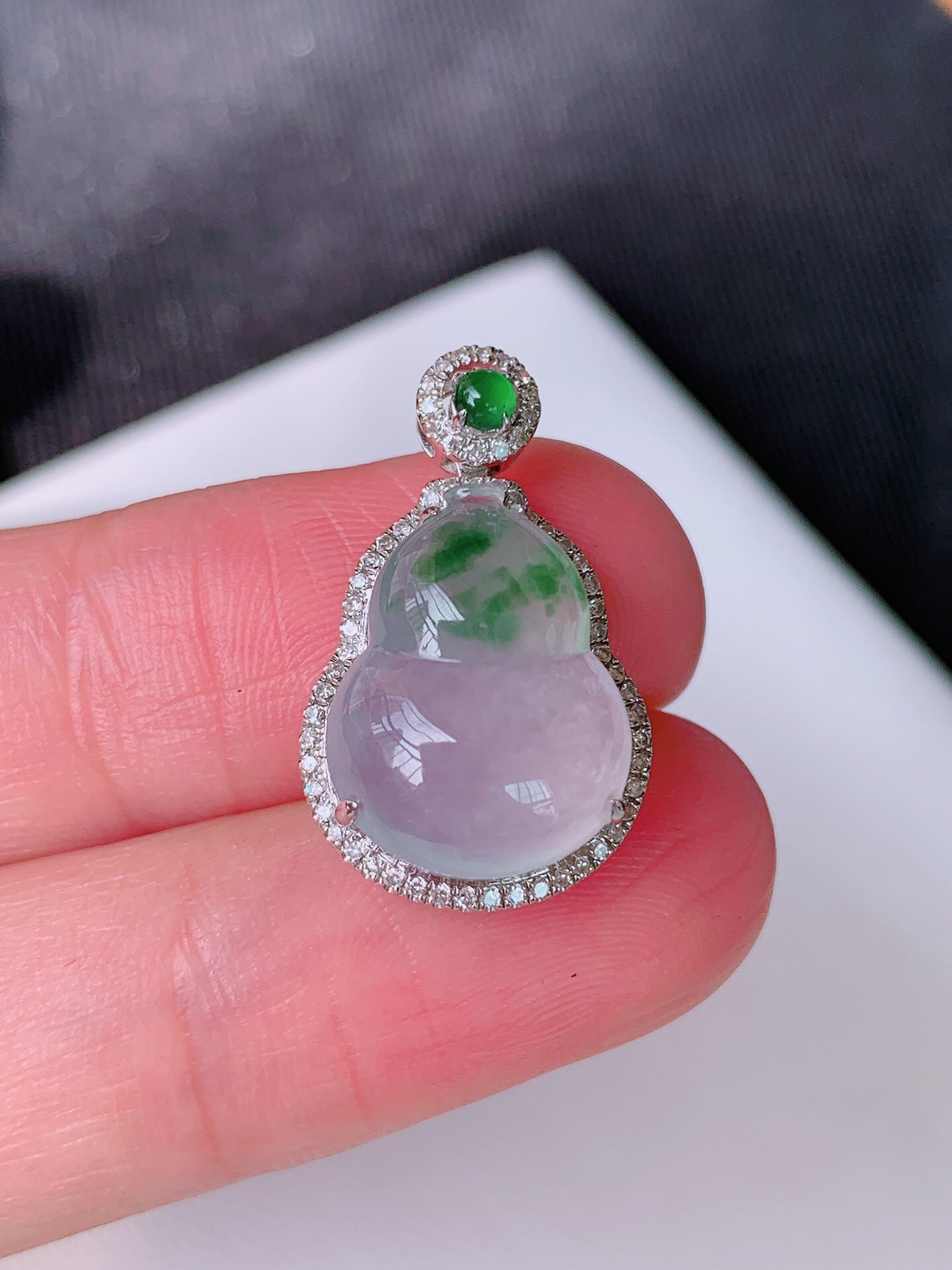 【翡翠吊坠】18k镶嵌冰飘花葫芦 裸石尺寸：14.7/11.3整体尺寸：21.8/13.5/7.7