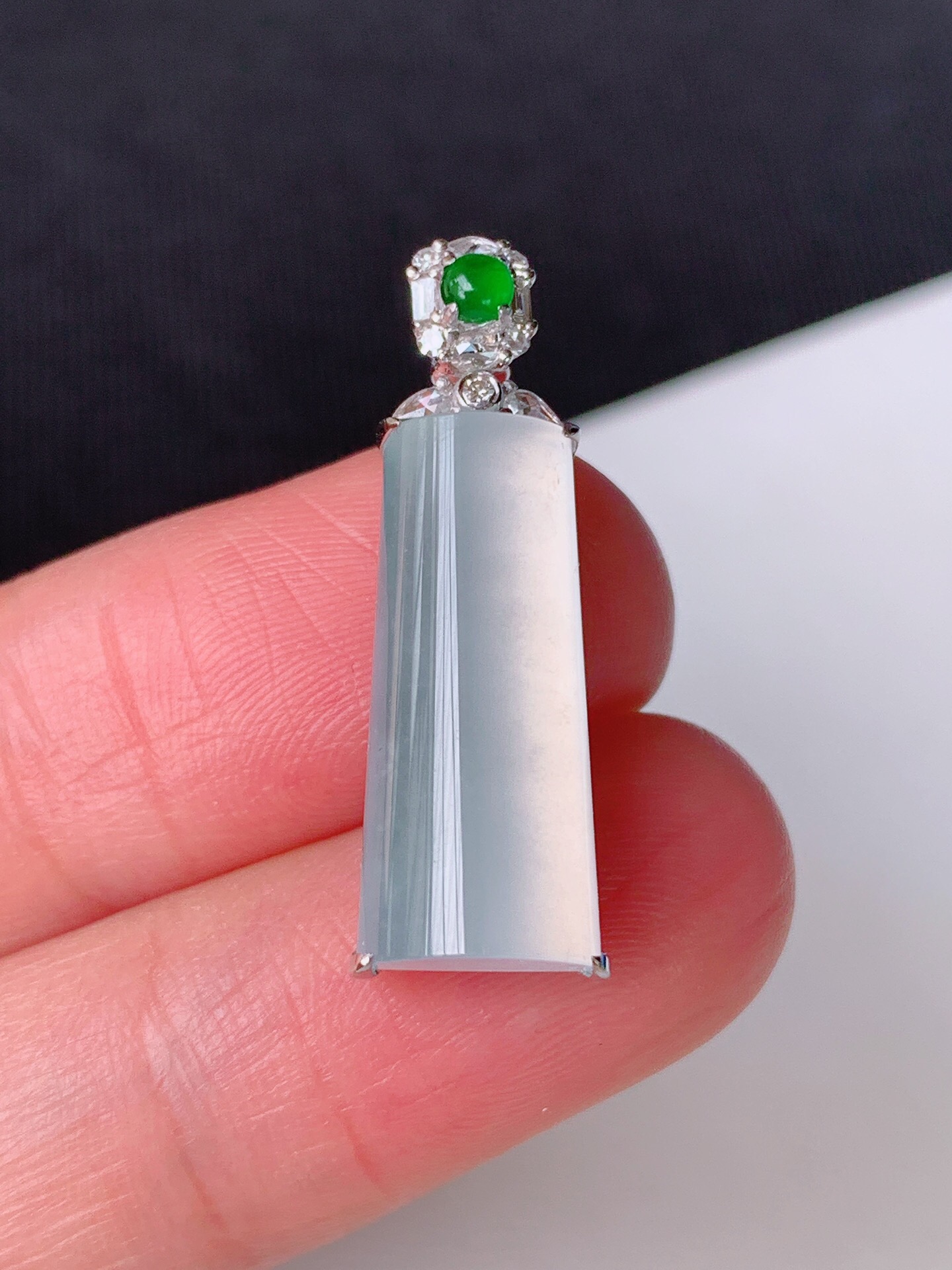 【翡翠吊坠】18k镶嵌冰绿葫芦 裸石尺寸：13.4/11.8整体尺寸：21.4/13.9/6.2